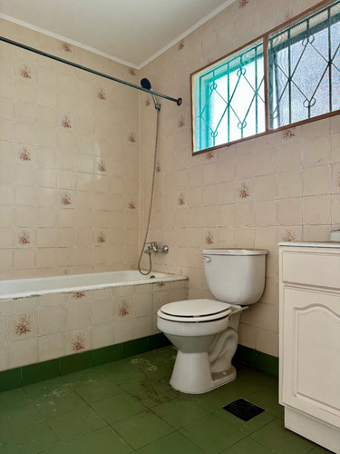 Amplia Casona Con Giro Comercial A Pasos De Sporting Club