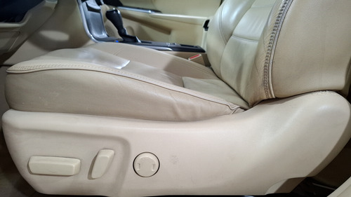 Toyota Camry 3.5 XLE V6 6AT