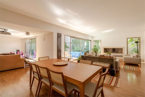 Casa Moderna, Reformada,4 Suítes, Ambientes Amplos E Integrados, Acabamento De Primeiríssima,5 Vagas - 353-im10077