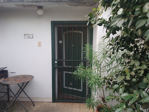 Propiedad Retasada / Vendo 2 Casas Sobre Lote De 10 X 31 En Esquina 1 De 2 Amb. 52 M2 Otra De 5 Amb. 137 M2 En Boulogne Bs. As.