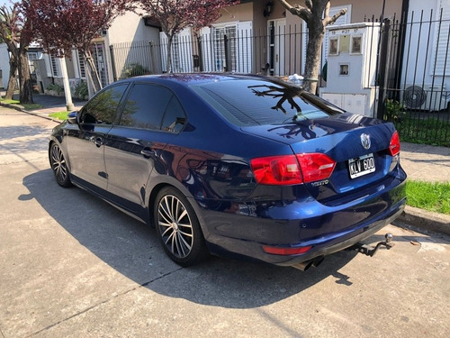 Imagen 6 de 13 de Volkswagen Vento 2.5 Luxury 170cv 2011