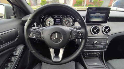 Imagem 13 de 15 de Mercedes-benz Gla 200 1.6 Cgi Style 16v Turbo 4p 2016