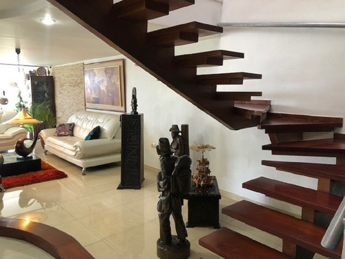 Imagen 21 de 30 de En Venta Una Espectacular Y Lujosa Quinta, Totalmente Equipada Y Amoblada, Ubicada En Bosque Valle.