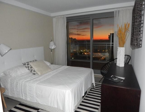 Venta De Apartamento 1 Dormitorio Y Medio En Playa Mansa