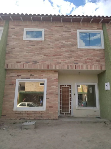 Imagen 1 de 13 de Townhouse En Venta Av. Prolongación Aragua*