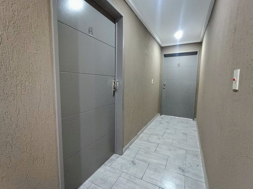 Venta Depto Tres Amb En Caseros. A Estrenar.