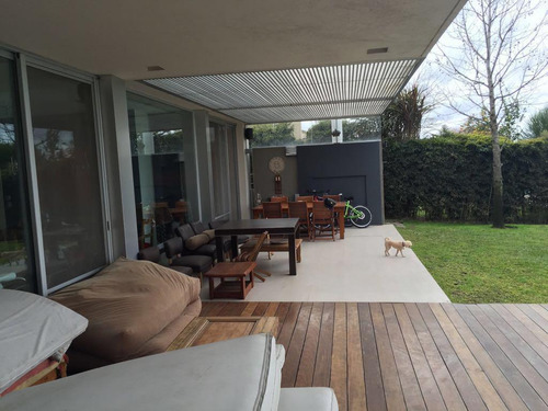 Casa En Venta En Barrio Santa Barbara, Tigre
