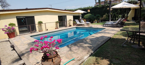 Casa Sola En Venta, Con Alberca, 2 Bungalows, Limites Con Cuernavaca