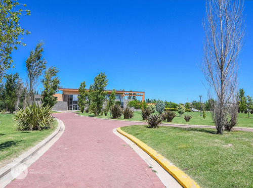 Casa 4 Dormitorios-av. Fuerza Aérea 1500-funes | Alquiler