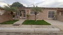 Comprar Maritza Lucena Trae Bella Y Conservada Casa En Venta En Urbanismo Privado De Cabudare, Vigilancia 24\u002F7, Zona Tranquila Y Segura,  Área De Lavandería, Aire Acondicionado, Amplia Sala, Patio.