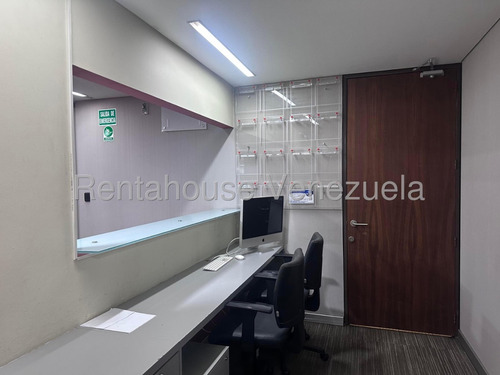 Amplia Oficina En Alquiler, Urb. El Rosal Torre Kpmg.