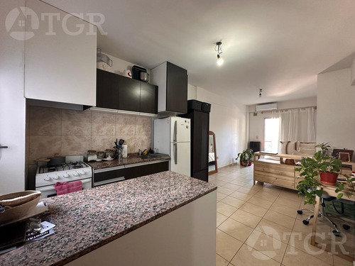 Venta Departamento Monoambiente Con Cochera Cubierta En Caseros