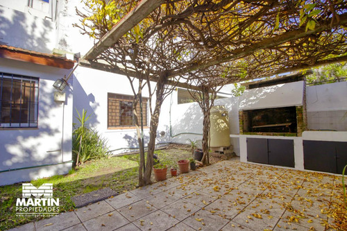 Casa Ph En Venta En Olivos 3 Ambientes, Con Cochera, Jardín Y Galpón. 170 M2 Cub.
