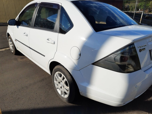 Imagem 2 de 9 de Ford Fiesta Sedan 2012 1.6 16v Se Flex 4p
