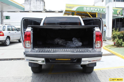 Imagen 11 de 25 de Toyota Hilux 2.8 Srv