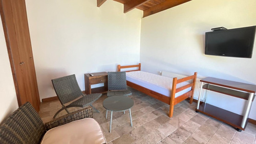 Espectacular Casa En Zapallar, Frente Al Mar, En Arriendo !