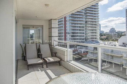 Divino Apartamento En Venta De 3 Dormitoriors En Torre Nueva York, Punta Del Este.