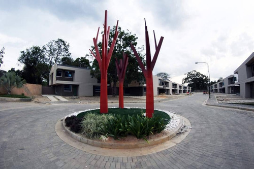 En Venta De Townhouse En Conj. Resd. Casa Verde San Diego Planta 100%