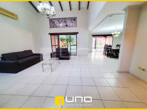 Imagen 3 de 11 de Barrio Fleig Hermosa Casa Con Piscina En Alquiler