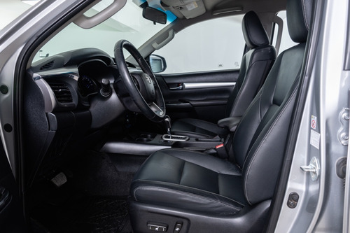 Imagen 14 de 15 de Toyota Hilux 4x4 Srx At