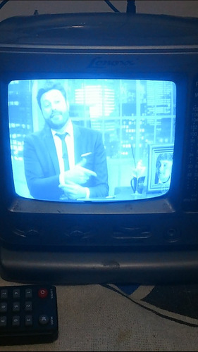 Imagem 2 de 7 de Tv 5 Portátil Lenoxx Tv-605 C Conversor Digital Grava 32g