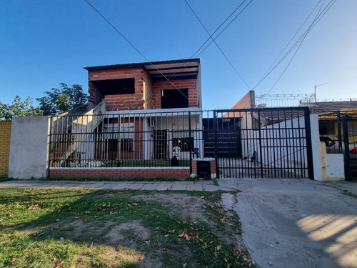 Venta De Casa Chalet En Burzaco.