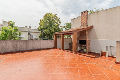 Casa De 5 Ambientes C/ Garaje V. Pueyrredon Gavilan 3900