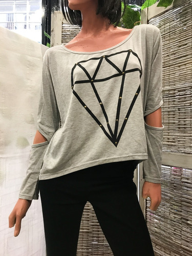 Remera Gris Estampa Diamante Con Recortes