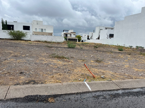 Hermoso Lote Terreno Regular Completamente Plano Propio Para Construir La Casa De Tus Sueños Dentro De Fraccionamiento Privado Real De Juriquilla.