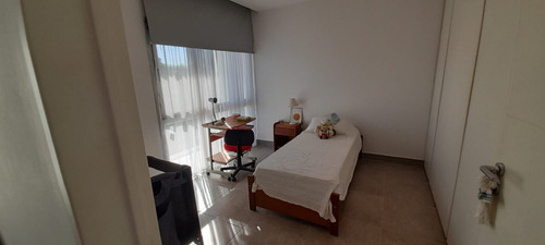 Dueño Directo. Vendo Casa Dueño Directo, Vende En El Canton , Casa Moderna De Diseño Minimalista A La Laguna Con 40m De Costa Propios, Parque Y Piscina Con Solarium