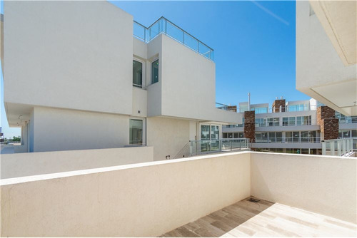 Depto Casa 2 Plantas 5 Amb Jardin Terraza Cochera