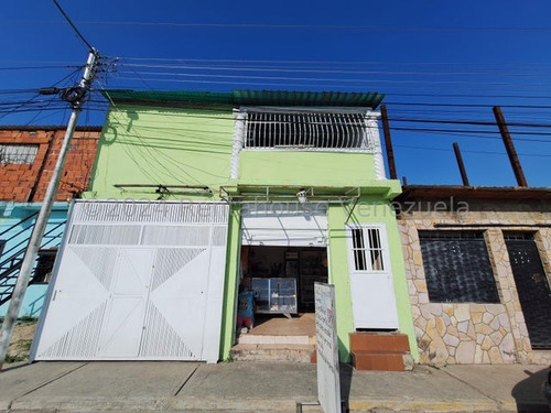 Casa De Dos Niveles Con Local Comercial En El Macaro Db 24-20473