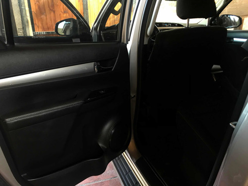 Imagen 7 de 10 de Toyota Hilux 2.8 Cd Srv 177cv 4x4 2016