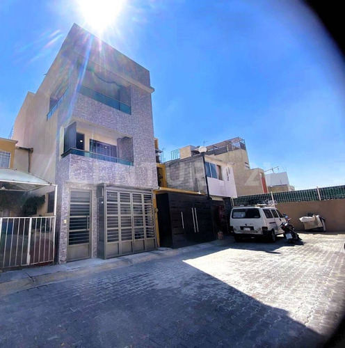 Casa En Venta Moderna Con Espacios Amplios Y Excelente Ubicación