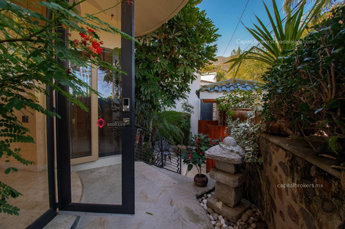 Casa De Lujo En Venta En Ajijic Con Alberca Y Terraza Con Vista A La Laguna