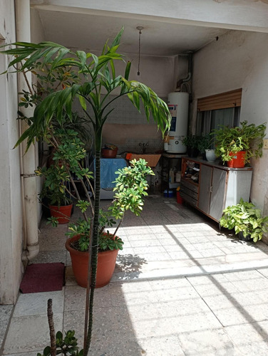 Casa Sobre Lote Propio A Una Cuadra De La Estacion De Caraza.