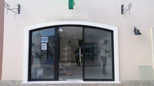 Local Comercial En Cap Cana Fishing Lodge La Marina Alquilado 2300 Usd Para Inversion