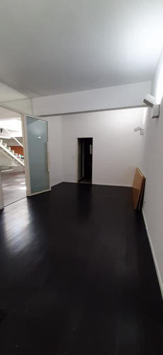 Oficina De 221 M2. En Casco Histórico. Ideal Para Renta.