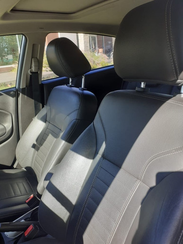 Ford Fiesta Kinetic Desing Titanium Powershift 2015