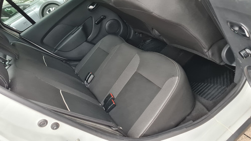 Renault Logan 1.6 Zen 16v X-tronic 4p
