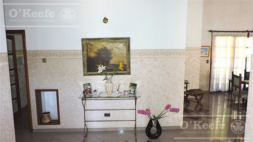 Imagen 5 de 30 de En Berazategui Hermoso Chalet De 8 Ambientes Con Parque Y Pileta En Venta Sobre Terreno De 1940m2.