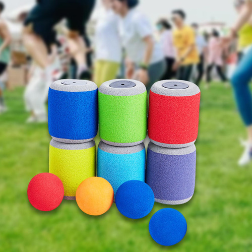 Los Niños Lanzan Latas, Juguetes, Césped, Coordinación