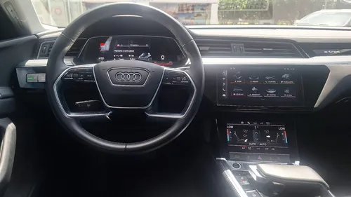 Audi E-tron Advanced