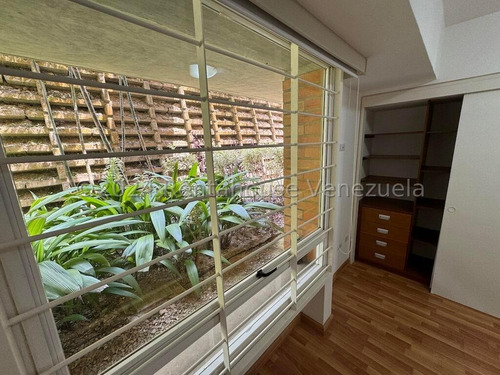 Espectacular Apartamento Duplex Con Clima De Montaña Y Terraza, Urb. Alto Hatillo. Mo 24-24908