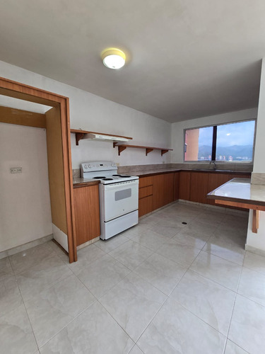 Lorena Inojosa Vende A Precio De Opor. Apartamento Bosque