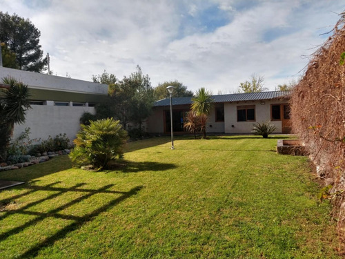 Casa En Venta - 4 Dormitorios 4 Baños - San Rafael