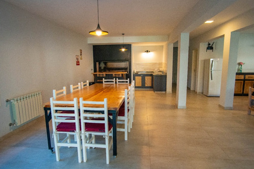 Casa En Alquiler En Pinamar. Para 16 Personas A 300 Metros Del Mar