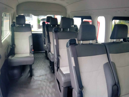 Imagen 12 de 13 de Toyota Hiace 2021 4p L6/3.5 Man 12/pas