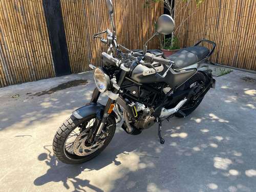 Imagen 1 de 6 de Husqvarna Svartpilen 401