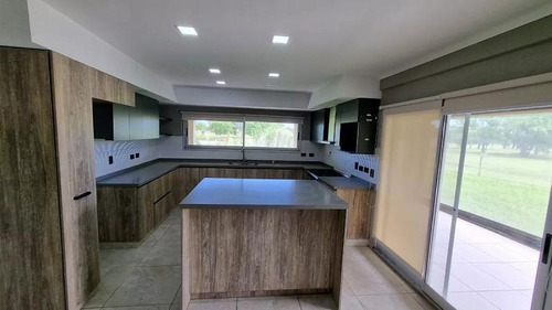 Excelente Propiedad En Venta En Club De Campo Cruz Del Sur. San Vicente, Ruta 58.